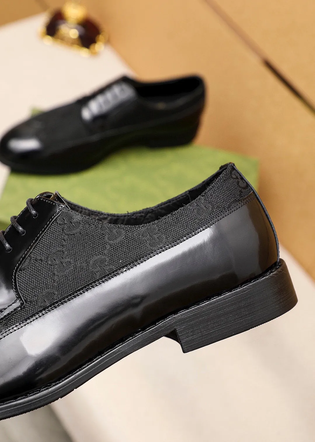 Men's shoes 💰460 💐 Product trademark: GUCCI "Gucci" business leather shoes Regular size: 38-44 (45🉑️customized) Product materials: Selected imported first-layer open-edge beaded cowhide leather upper, imported water-dyed cowhide leather lining. Strong three-dimensional visual effect, combined outsole Color: 2⃣️colors available